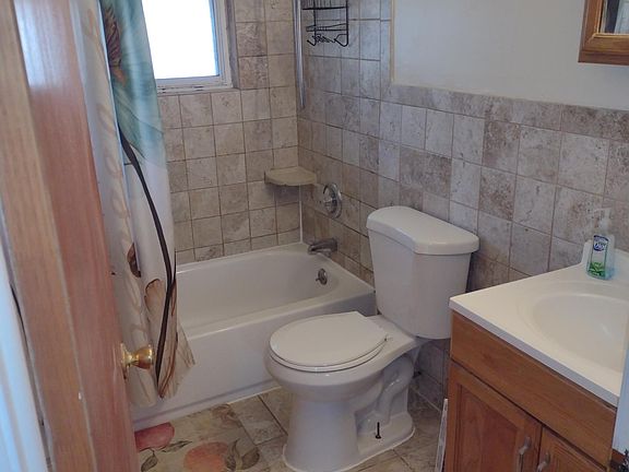 5th image of 28321 Suburban Dr