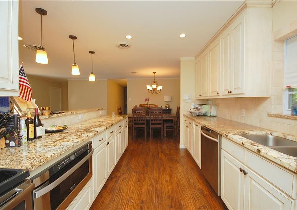 1st image of 10318 Lake Gardens Dr