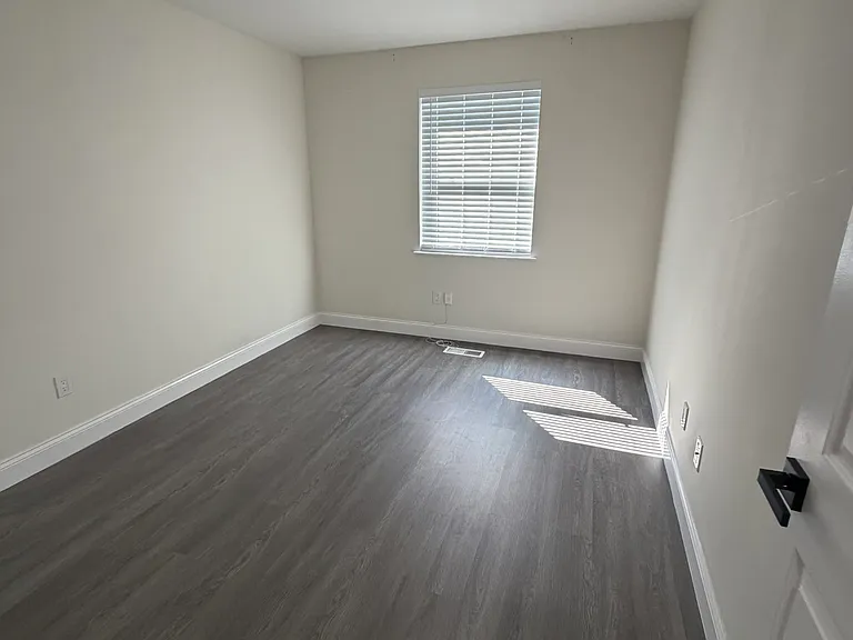 10103 Northeast Ave #31 — Photo 9