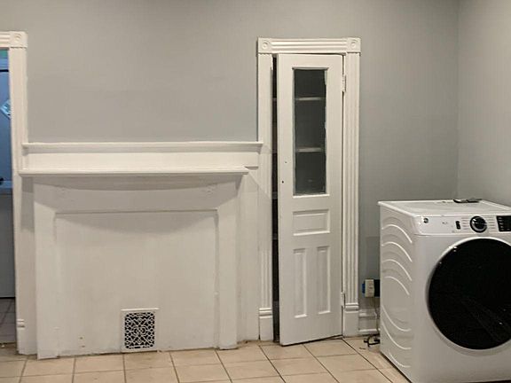 4th image of 1427 Lenox Ave