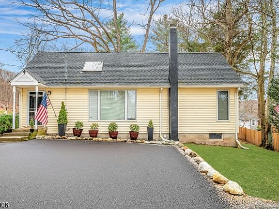 2nd image of 3 Redmans Dr