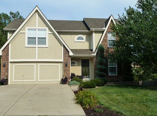 6521 NW Hidden Valley Rd, Parkville, MO 64152