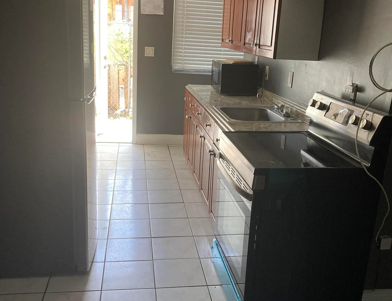 1 bed, 1.0 bath, 2265 sqft, $1,350 — Photo 4
