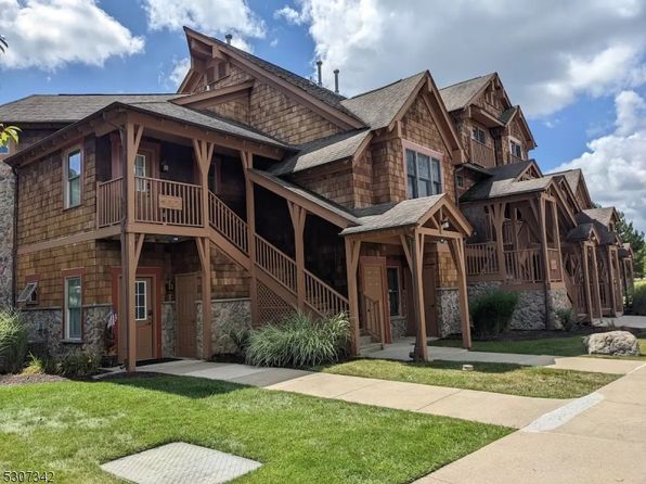 3 Maple Cres Unit 13