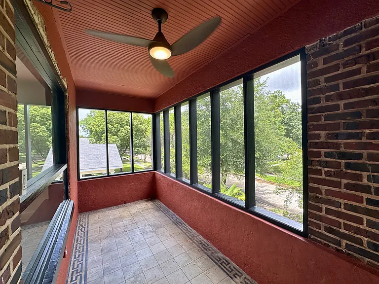 122 Demouy Ave #1/2 — Photo 17