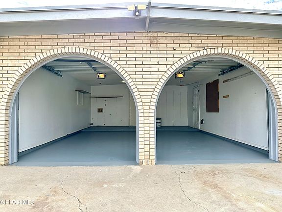 2nd image of 10316 Ashwood Dr