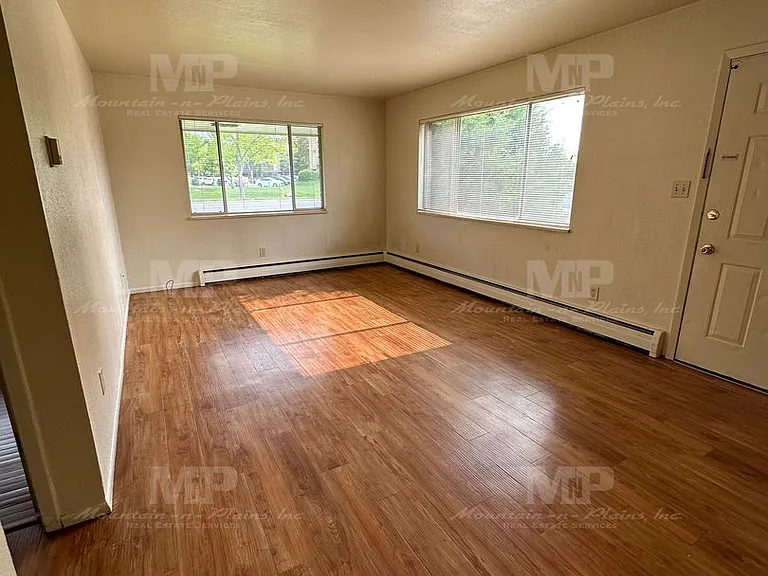 1101 S Bryan Ave — Photo 4