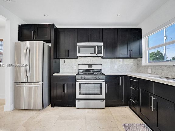 3rd image of 4515 W Park Rd