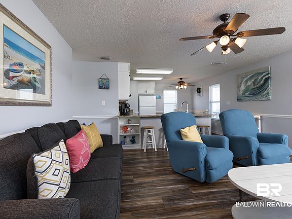 5th image of 399 Buchanan Ct E