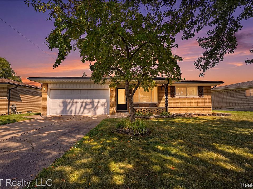 1st image of 27756 Newport Dr