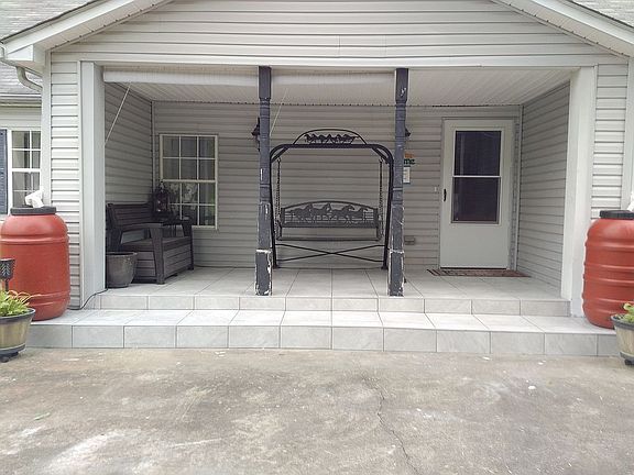 3rd image of 149 Thompson Ln S