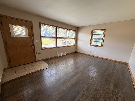 2nd image of 4010 Newport Ave