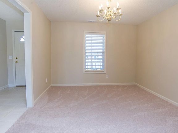 5th image of 226 Badger Dr