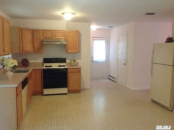 3rd image of 38 Deer Ln