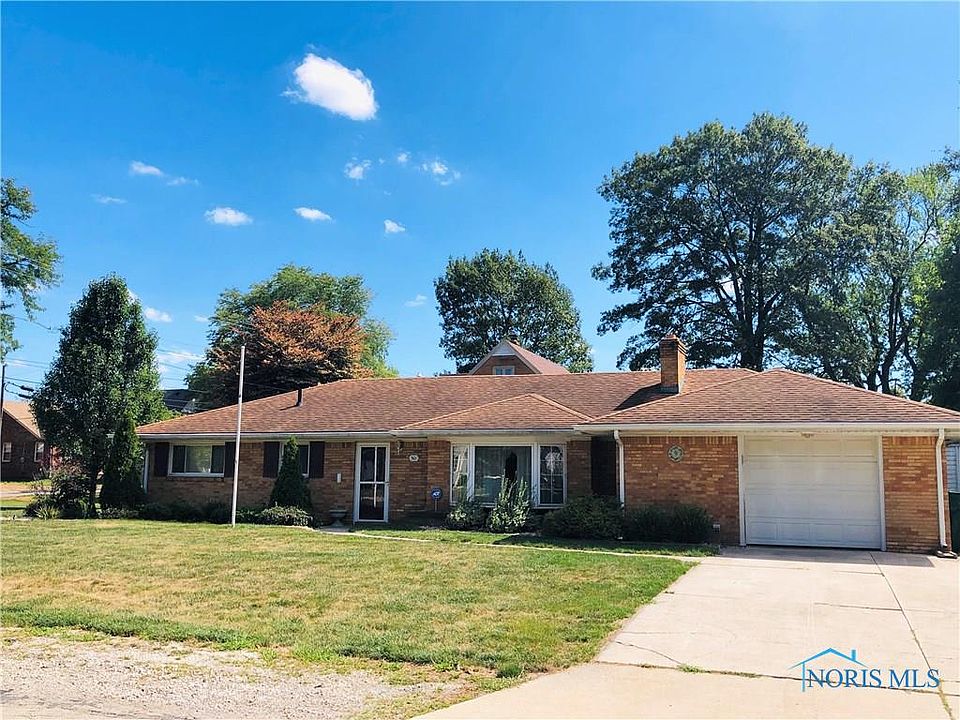 1st image of 301 Hawthorne Ln