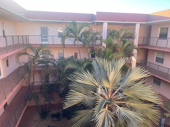 2nd image of 2851 Somerset Drive #403