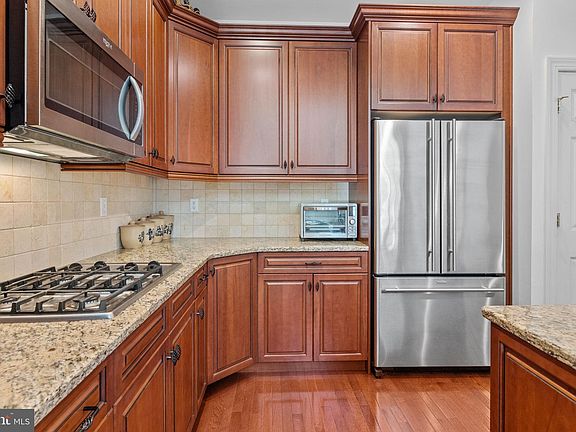5th image of 48 Schindler Ct