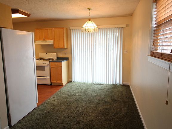 5th image of 3269 Burdett Ct