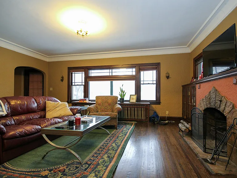 1404 University Ave NE #1 — Photo 3