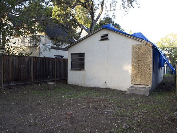 3rd image of 2084 Oberlin St