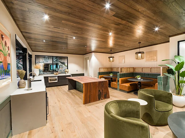Enjoy the sky lounge with chef-style kitchen and cozy booth seating at Modera St. Paul.