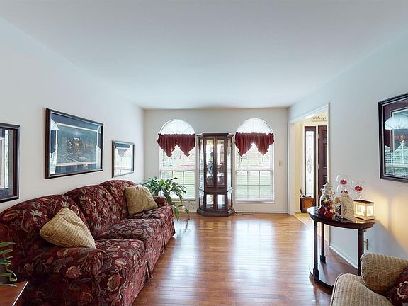 3rd image of 4477 Chestnut Creek Dr