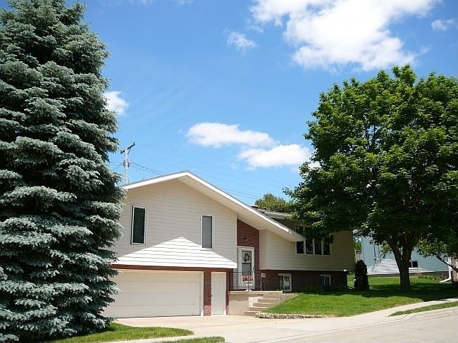 1st image of 238 Rosalyn Ave