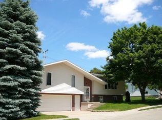 238 Rosalyn Ave, Dickeyville, WI 53808