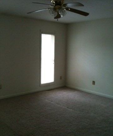 3rd image of 935 Tipton Ln