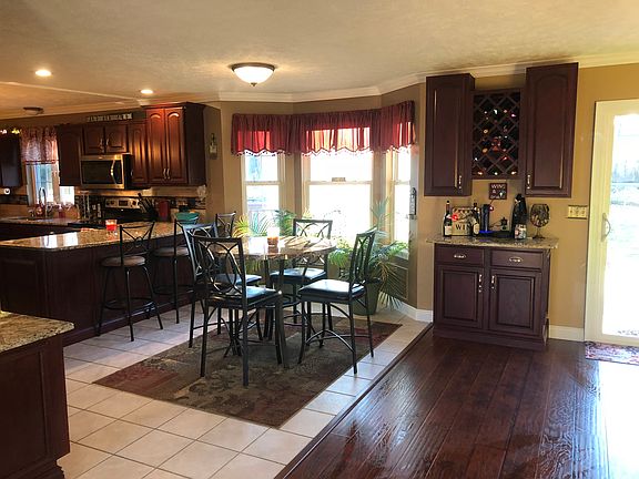 5th image of 1128 Royal Oaks Ct