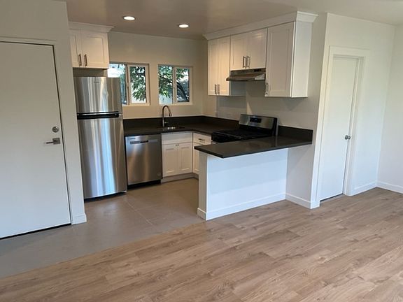 2nd image of 1127-11355 N Vista St #1131-1/2