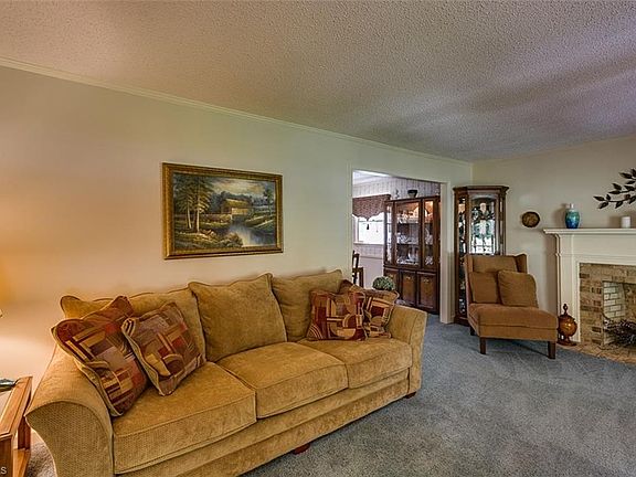 4th image of 860 Oakmont Dr
