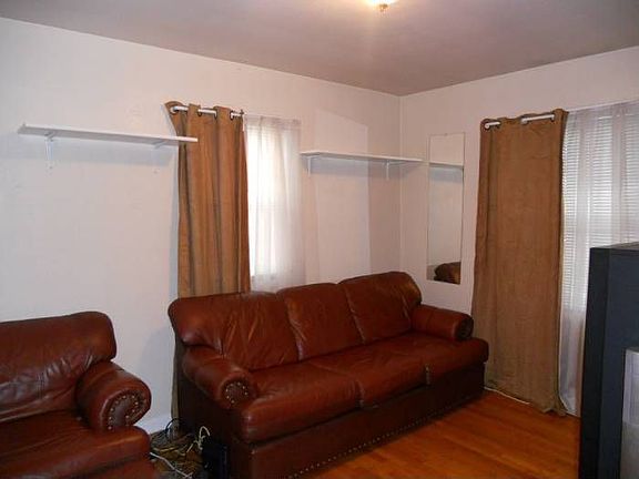4th image of 1339 Brookmark St SE