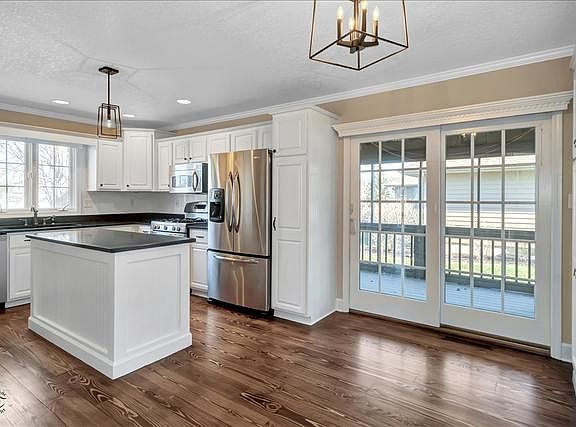 4th image of 1602 Waterberry Dr