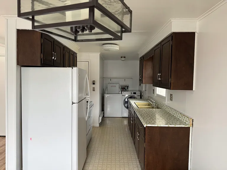 207 Grandview Ave — Photo 2