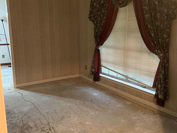 4th image of 2599 Carolyn Dr