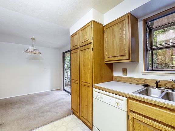 4th image of 10105 N Madison Ave NE