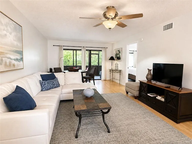 615 Oleander St #103 — Photo 1