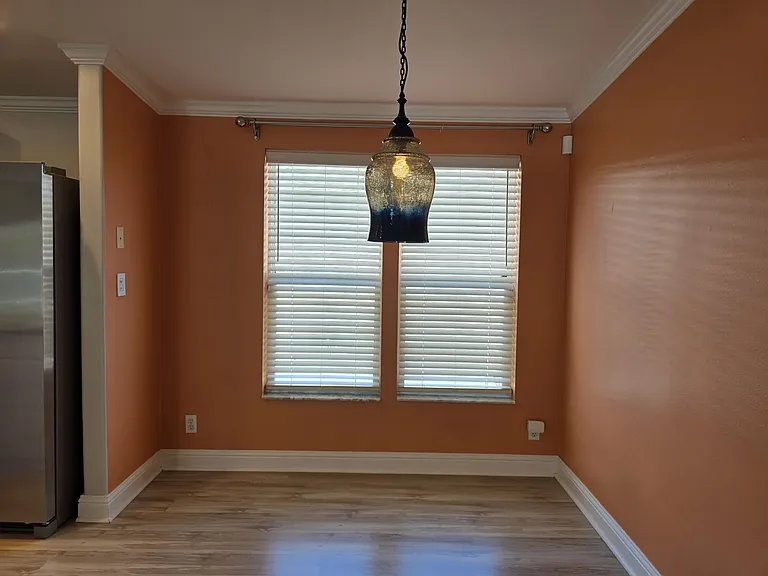 2921 Dupont St S — Photo 10