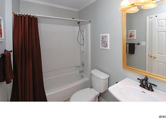 3rd image of 421 Holly Dr