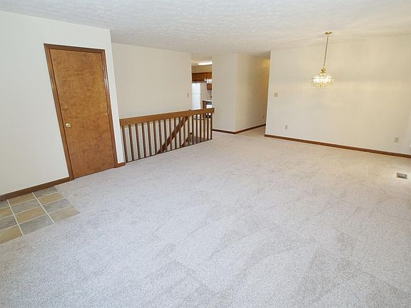 4th image of 2621 Saybrooke Dr
