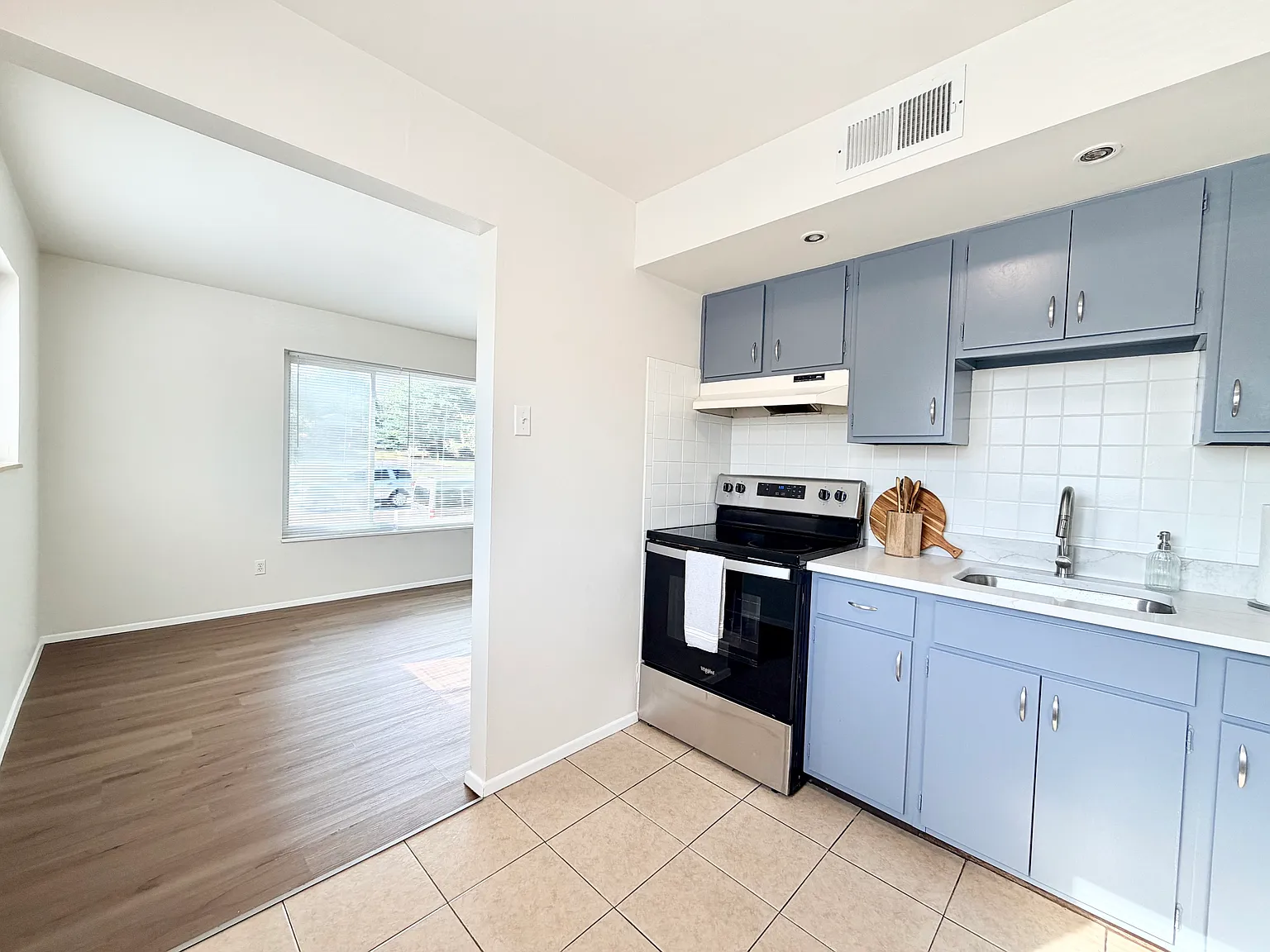 1 bed, 800 sqft, $925 — Photo 2