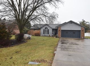 918 E McKenzie Rd, Greenfield, IN 46140