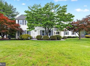 9 Paddock Dr, Lawrence Township, NJ 08648