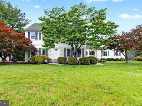 9 Paddock Dr, Lawrence Township, NJ 08648