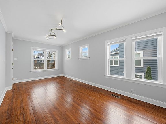 5th image of 1404 Elgin Ave