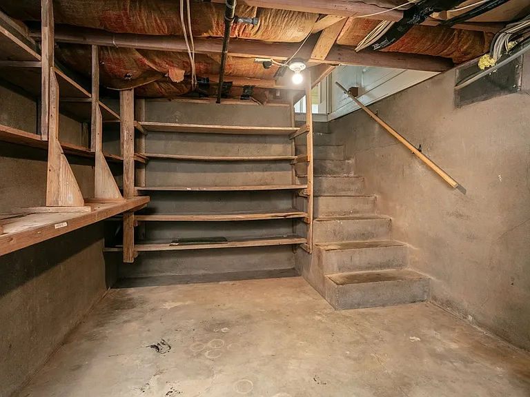 112 N Acorn St — Photo 25