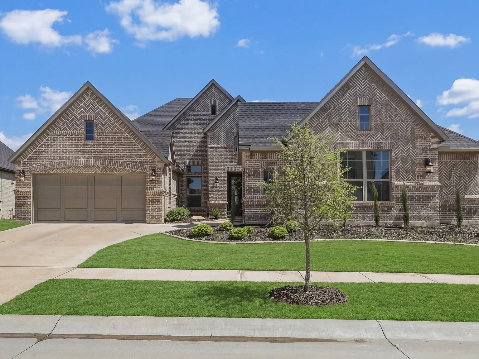 4 bed, 2833 sqft, $4,200 — Photo 3