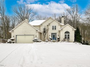630 Woodhaven Dr, Cuyahoga Falls, OH 44223