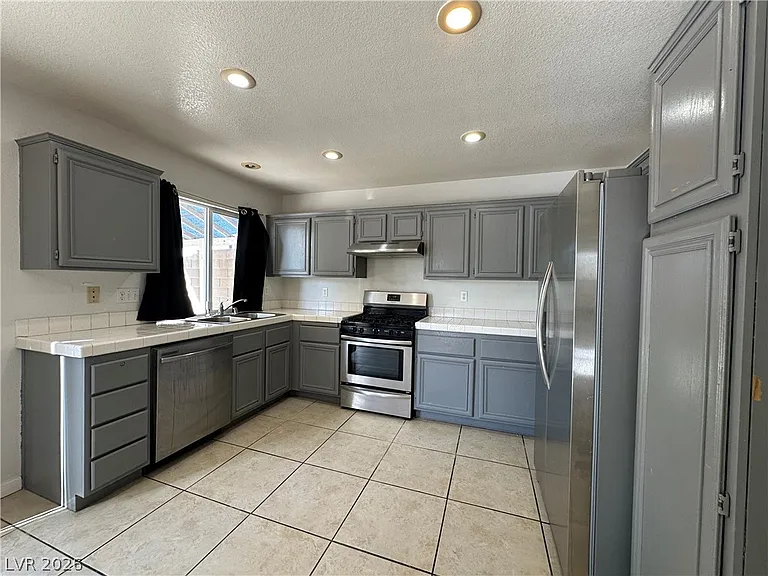 8275 Cedar Leaf Dr — Photo 8